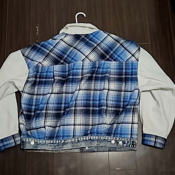 Levis - Picture 2 of 2